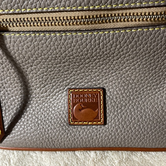 NWT Domed Crossbody Elephant Grey Crossbody Bag. - Picture 2 of 8